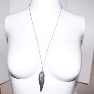 Bay To Baubles Rowena Leaf Pendant Necklace